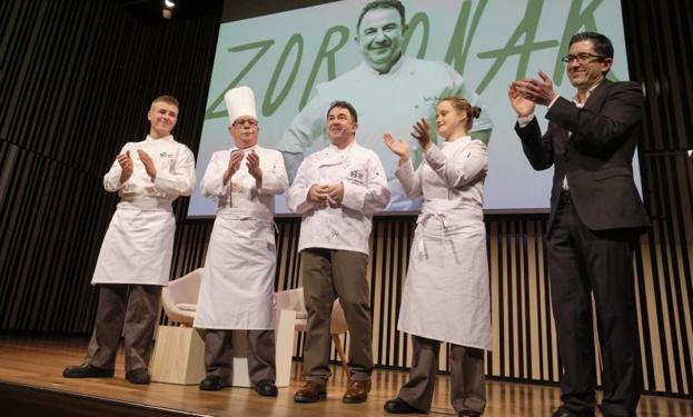 Un emocionado Berasategui recibe el homenaje de los alumnos del Basque Culinary Center