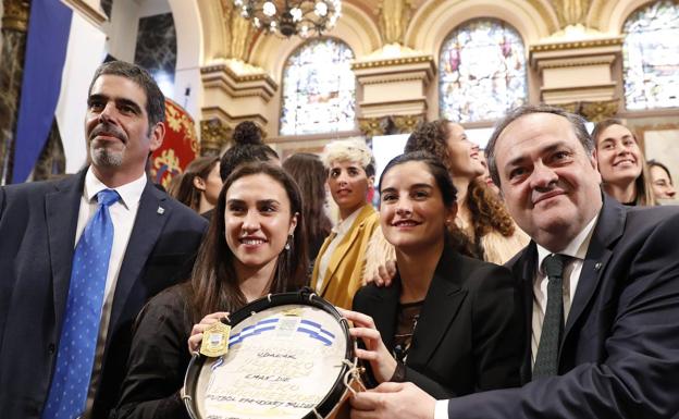 Las chicas de la Real Sociedad ofrecerán el Tambor de Oro el domingo en el Reale Arena