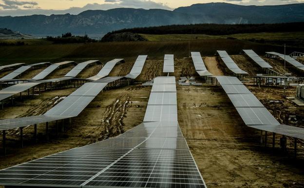 El mayor parque solar de Euskadi empieza ya a generar energía en Álava