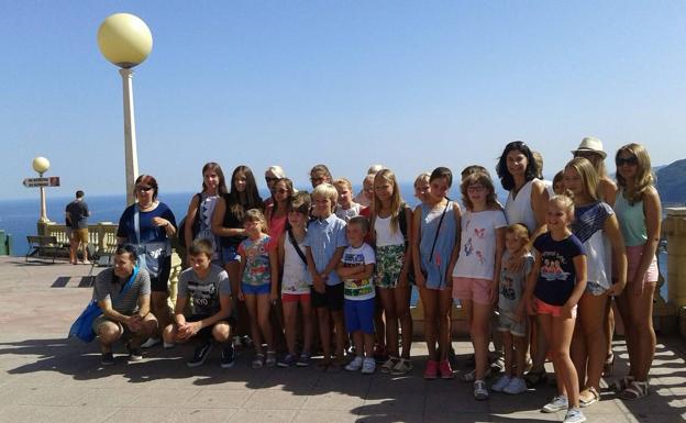 Piden familias de acogida para 15 niños bielorrusos afectados por Chernóbil