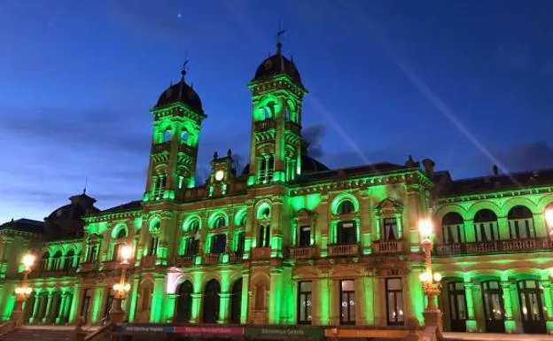 El Ayuntamiento de Donostia se iluminará de verde este martes por el Día Mundial contra el Cáncer