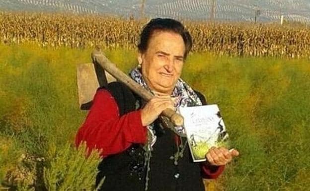 La agricultora que no sabía leer ni escribir publica su tercer libro en Granada