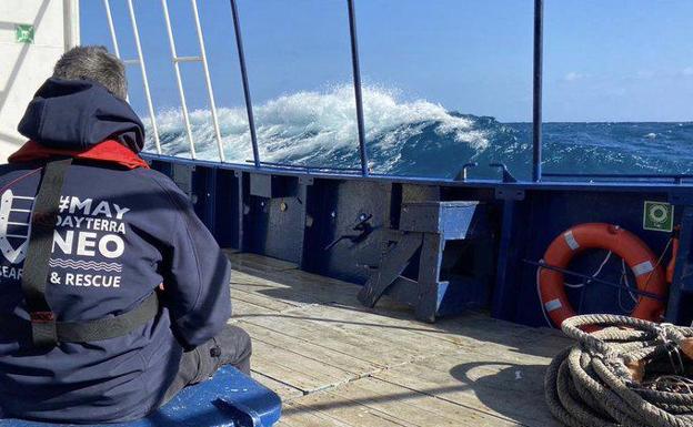 El 'Aita Mari' espera el permiso para entrar en el puerto de Túnez buscando refugio del temporal