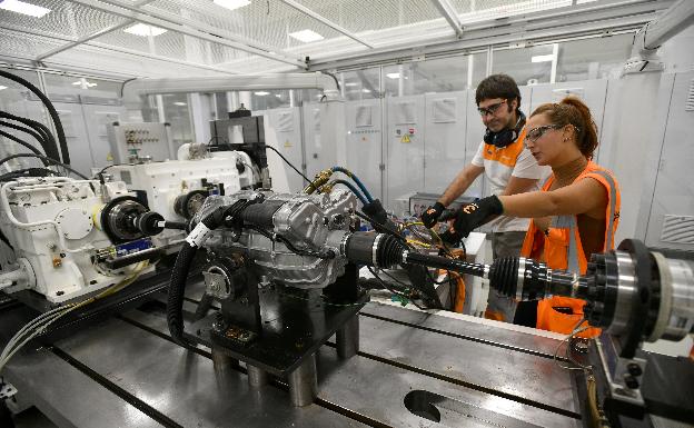 Casi cuatro de cada diez contratos indefinidos en Euskadi procede de uno temporal