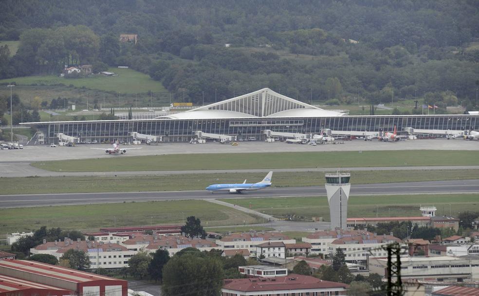 El aeropuerto de Loiu plantea ahora ampliar su edificio terminal con 55 millones y 5 nuevos 'fingers'