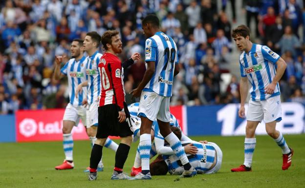Oyarzabal solo sufre un golpe y Odegaard estará listo para jugar el jueves en Copa