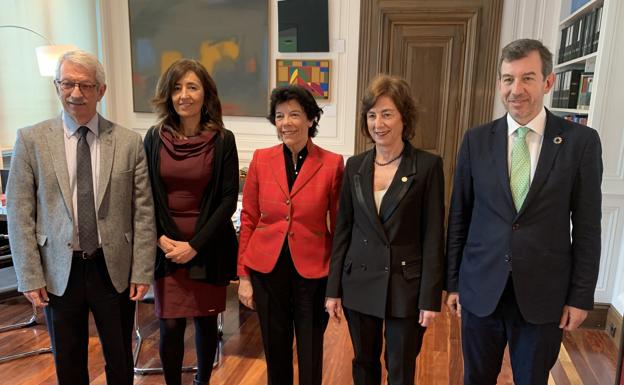 Uriarte pide a Celaá la retirada de la Lomce y de los recursos contra el sistema de becas vasco