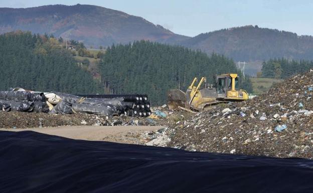 Empresas y ayuntamientos de Gipuzkoa buscan in extremis dónde tirar sus residuos industriales