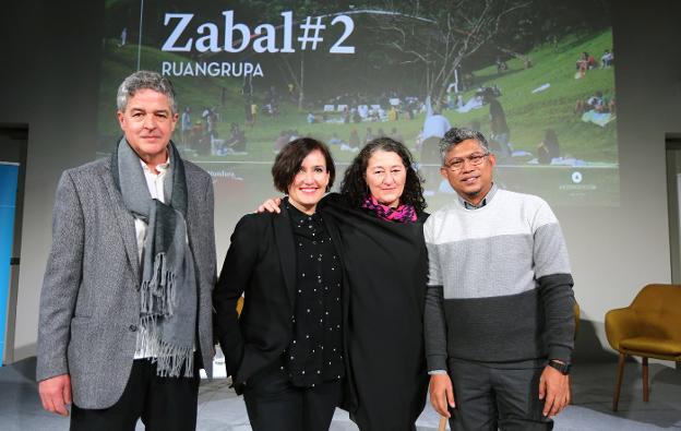 Los comisarios de documenta 15 han conocido en Euskadi «proyectos muy inspiradores»