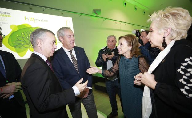 Familiares y políticos homenajean a Buesa y su escolta al cumplirse veinte años de su asesinato