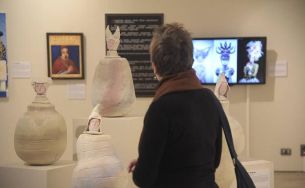 Arte feminista para reflexionar sobre la persecución de las brujas