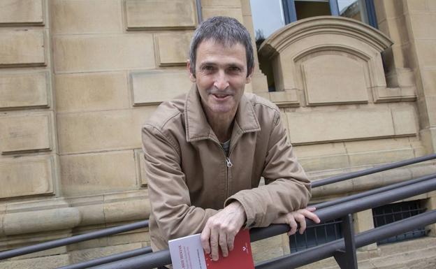 Agustin Arrieta Urtizberea : «Filosofiak ere esan behar du zer edo zer gizartean bolo-bolo dabiltzan gaiez»