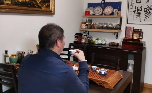 «Desde que llegamos de China a Donostia estamos en cuarentena en casa para evitar sustos»