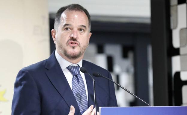 Carlos Iturgaiz: «Nos toca hacer ver al votante de Vox que también se identificará con PP+Cs»