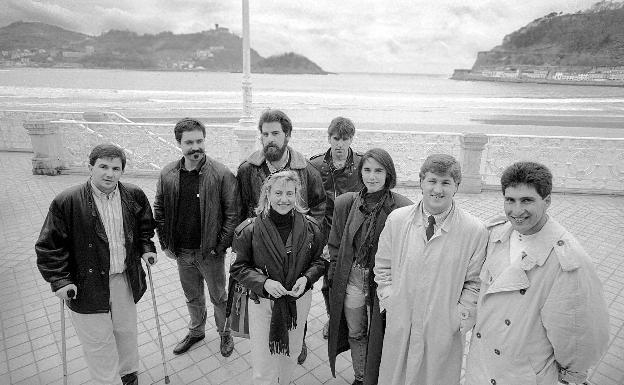 Una foto de los 90, Vargas Llosa en el Zuberoa y dos alcaldes disfrazados