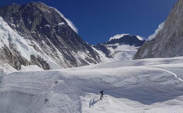 Alex Txikon se retira del Everest invernal por las malas condiciones