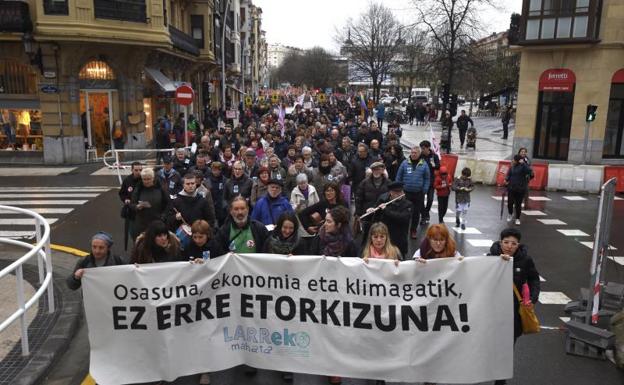 Una manifestación pide en Donostia un modelo alternativo a la incineración