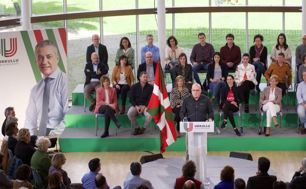 Egibar acusa a EH Bildu de acercarse al PSOE solo porque tiene «las llaves de las cárceles»