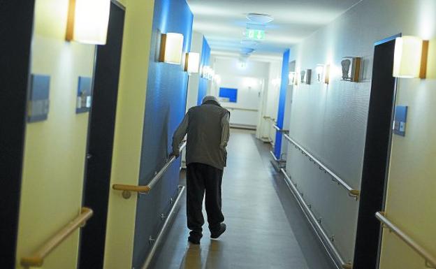 La Diputación de Gipuzkoa pide a las personas con síntomas compatibles con el Covid-19 que no se acerquen a residencias o centros de día