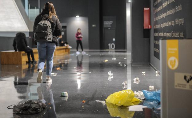 La UPV denuncia «actos vandálicos» en la huelga de limpieza que ponen en riesgo la «salud»
