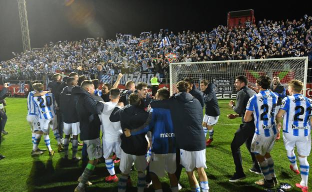Apoteosis en Anduva entre afición y equipo