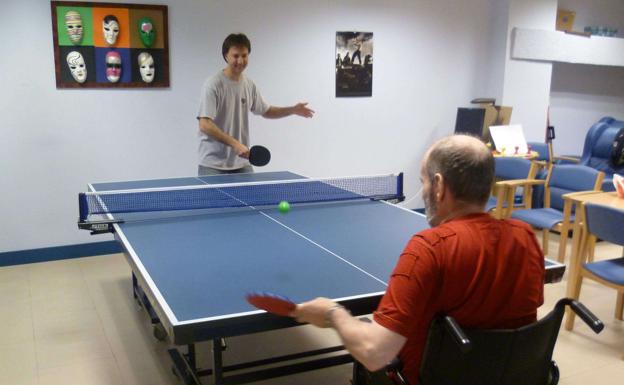 Un estudio encuentra que el ping pong puede beneficiar a las personas con Parkinson
