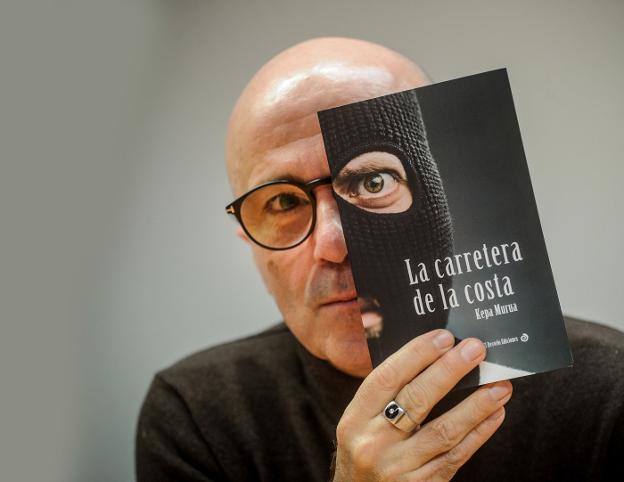 Kepa Murua: «No es una novela de buenos y malos, sino de luces y sombras»