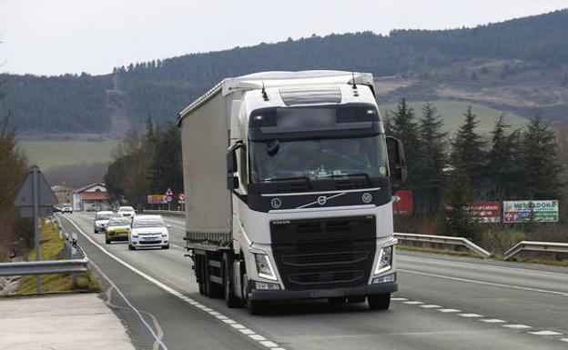 Navarra impondrá peajes a camiones en la N-121-A como medida disuasoria