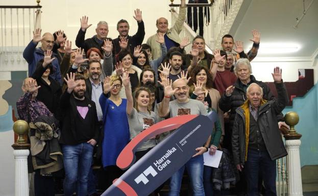 Gure Esku abre la campaña de recogida «masiva» de firmas a favor de una ley de referéndum