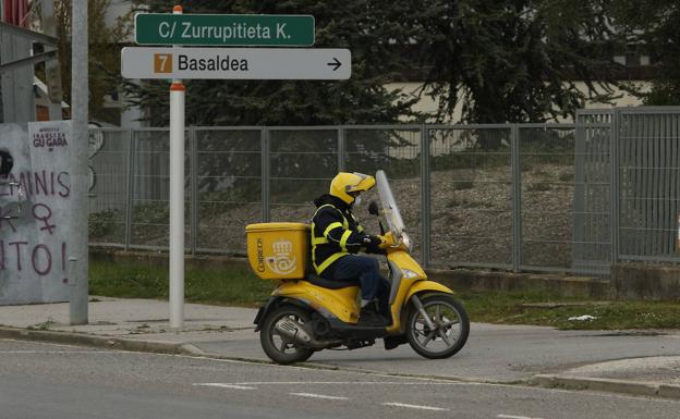 La Asociación de Medios de Información condena la decisión de Correos de no distribuir suscripciones a domicilio