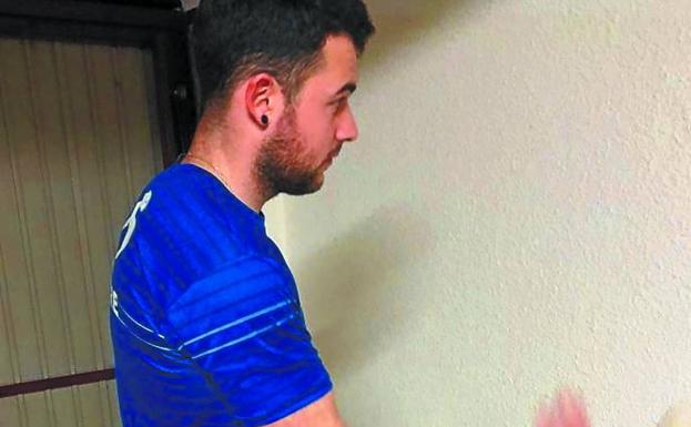 Jaka ruega «media hora de frontón para hacer manos»