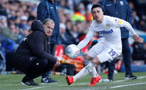 Los jugadores de Bielsa aceptan bajarse el sueldo para mantener los puestos de los empleados del Leeds