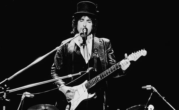 Bob Dylan reaparece con una canción elegíaca