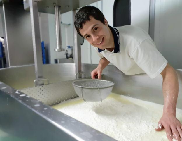 «Hemos comenzado a enviar los quesos por paquetería para salvar la campaña»