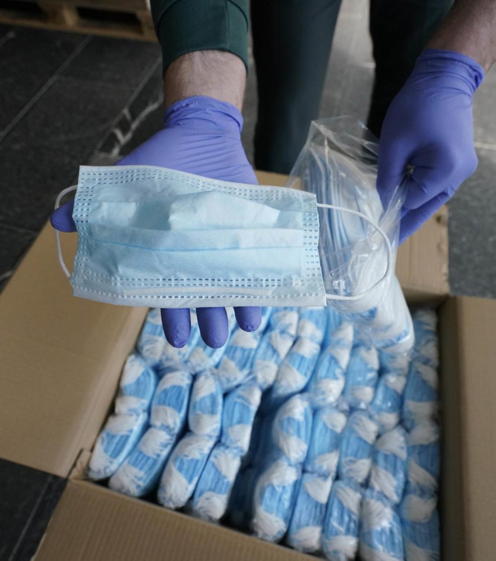 Ni nos aíslan ni impiden que contagiemos