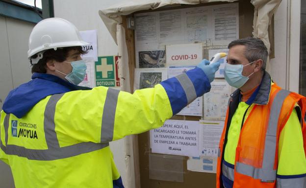 Trabajo, CC OO y UGT chocan con ELA y LAB sobre los protocolos de seguridad