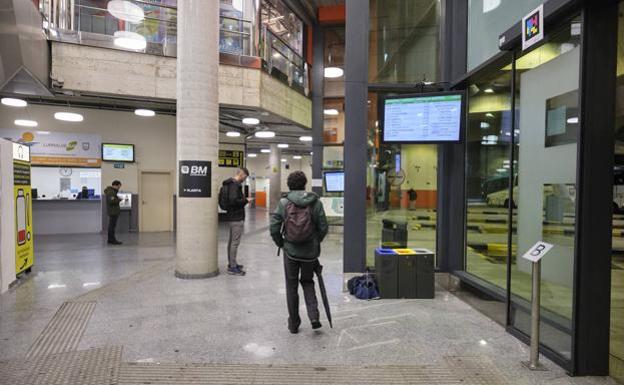 La Diputación de Gipuzkoa anula las conexiones de Lurraldebus con el aeropuerto de Bilbao