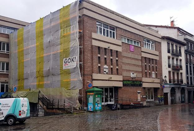 La Plaza del Mercado de Elgoibar muestra su renovada cara