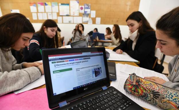 Euskadi solo reabrirá las aulas mínimas y las dos evaluaciones hechas marcarán las notas