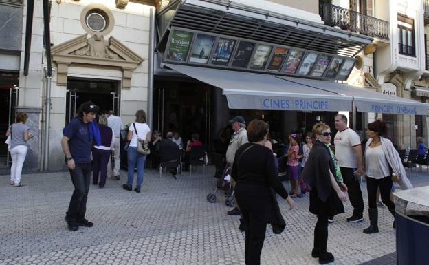 Sade no se fija una fecha para abrir sus cines