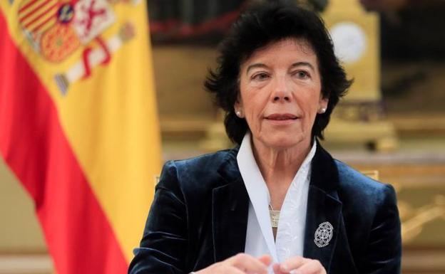 Celaá: «Si no hay vacuna, habrá la mitad de alumnos por clase en septiembre»