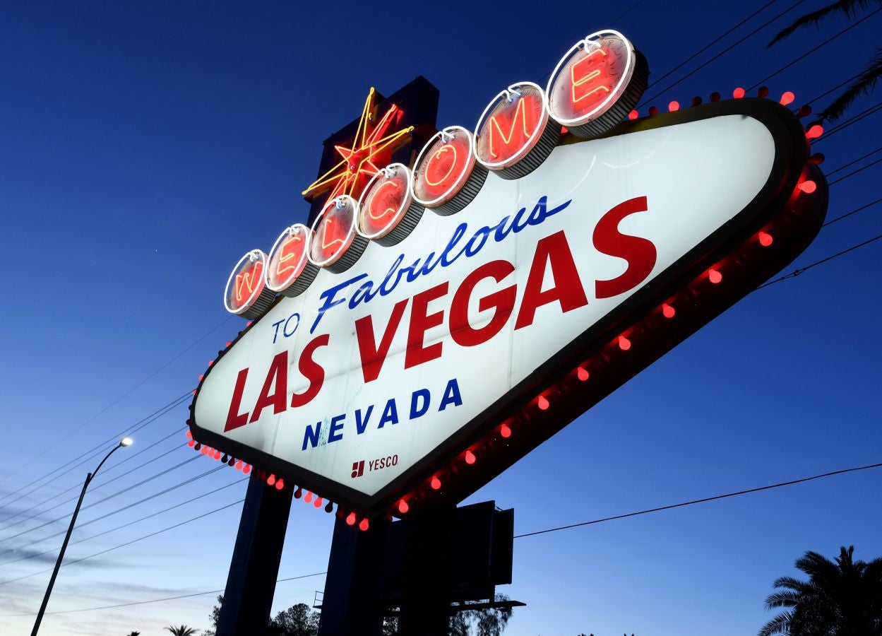 Las Vegas se tiñe de rojo