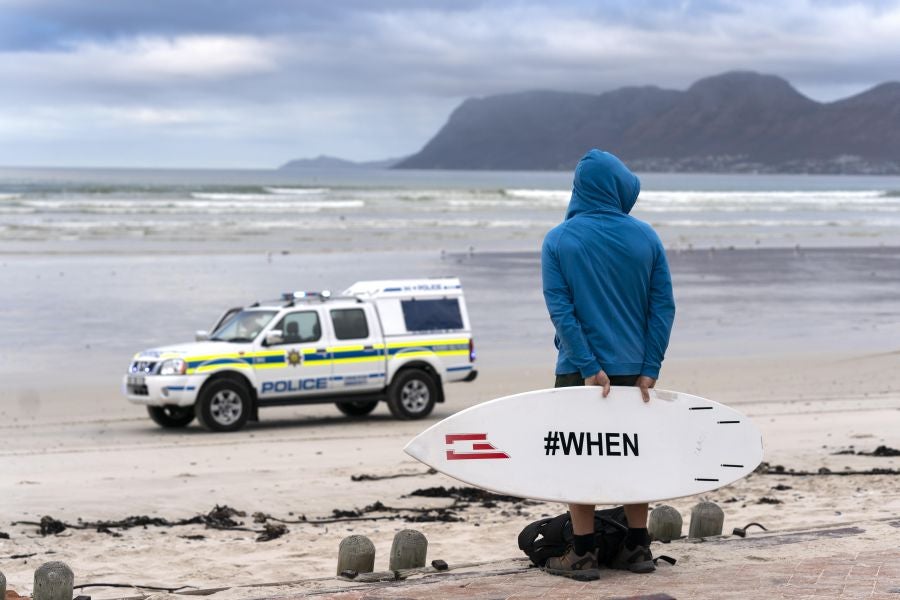 Surfistas contra el confinamiento