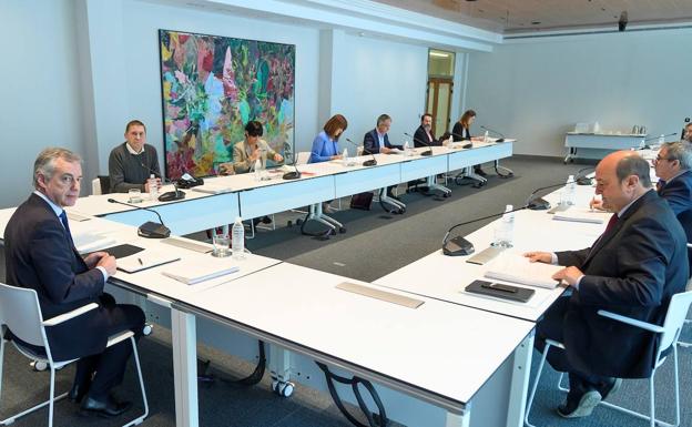 La oposición da por hecho que los comicios se celebrarán en pleno mes de verano