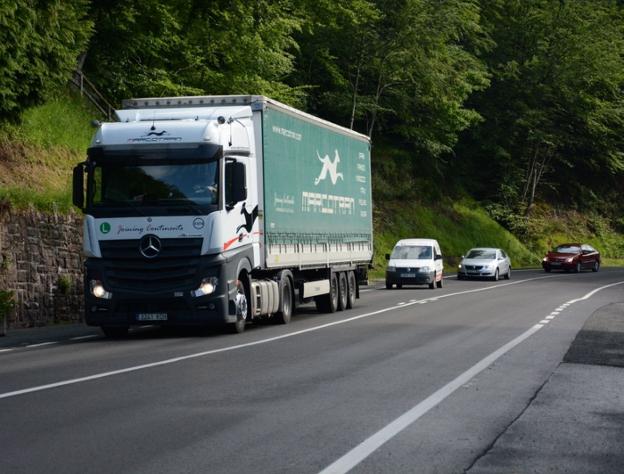 La mayoría de partidos ven 'interesante' el peaje para camiones en Navarra