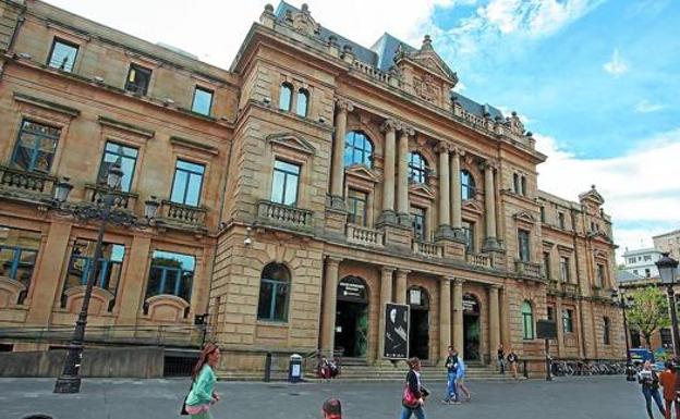 La biblioteca del Koldo Mitxelena reabrirá el lunes un espacio para la devolución de préstamos