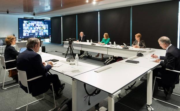 ELA y LAB abandonan la mesa de crisis del Gobierno vasco que tachan de «inútil y propagandística»