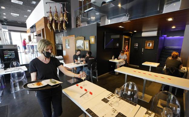 «Dentro hay sitio, pero la terraza manda»