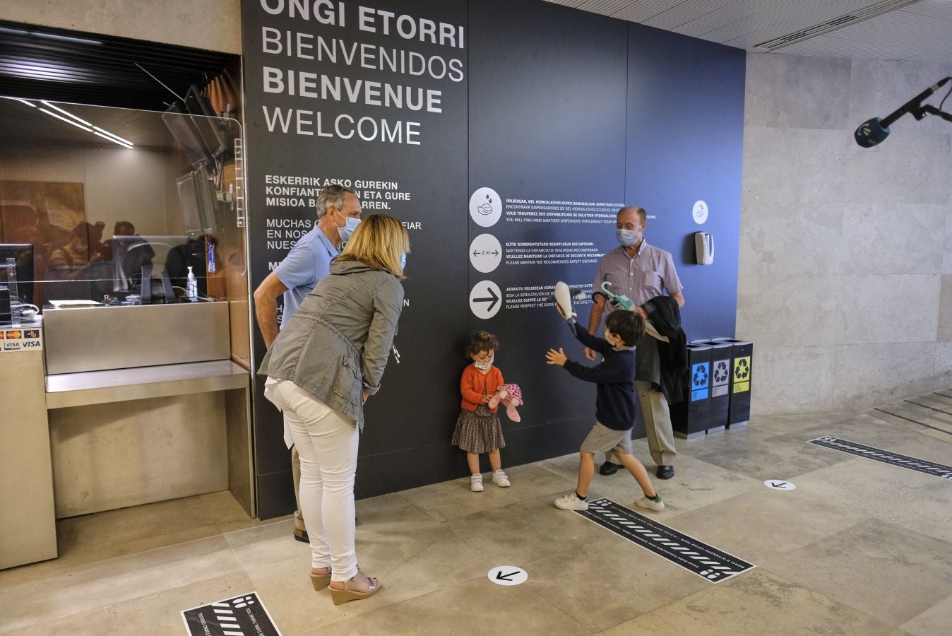 Los tiburones vuelven a recibir visitantes