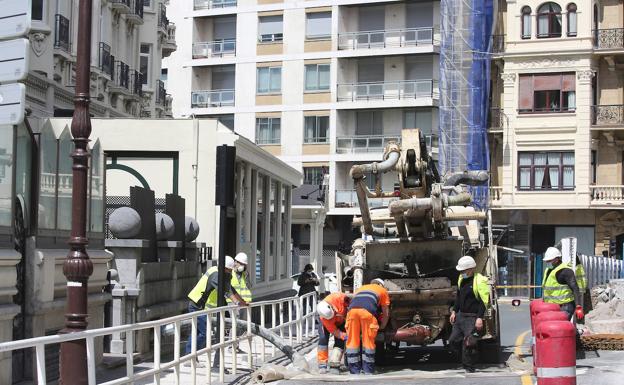 Desalojados dos edificios de viviendas y el Hotel Londres de San Sebastián a causa de las obras del Topo